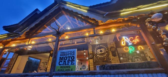 Throttle Shrottle Moto Hostel Manāli Exteriör bild