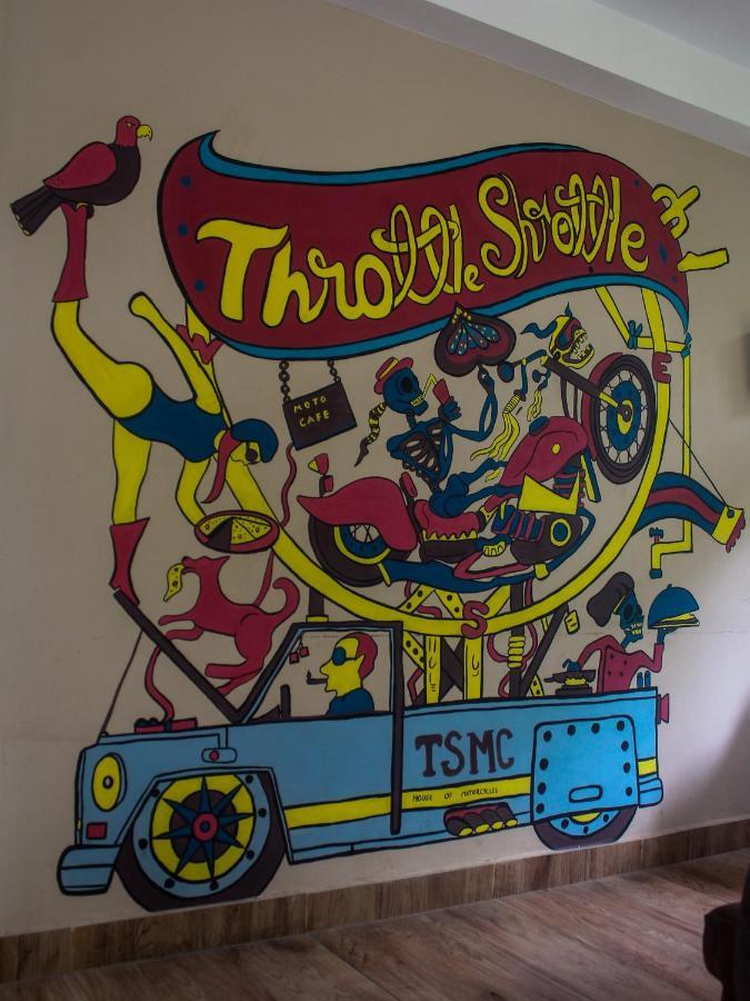 Throttle Shrottle Moto Hostel Manāli Exteriör bild